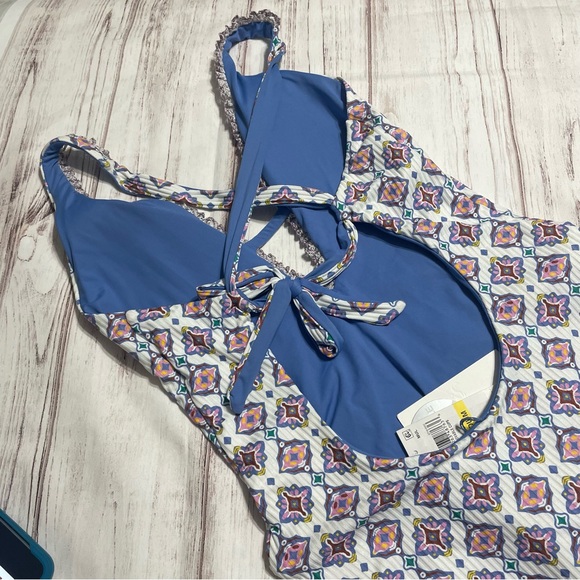 NWT BECCA BY REBECCA VIRTUE
Skylar Reversible Plunge One Piece Swimsuit - Picture 12 of 16